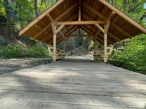 Stezka podél Svratky je nyní bezpečnější. Přibyly nové lávky, rampa i altán