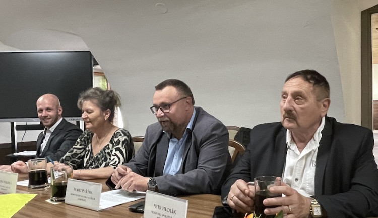 Zleva Petr Hudlík, Martin Říha, Jana Fialová a Zdeněk Pernica
