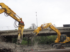 V Brně bourají kvůli stavbě městského okruhu silniční most