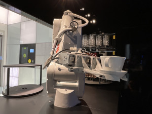 Brněnské kavárně vládne robot. Připraví perfektní cappuccino i malinovku