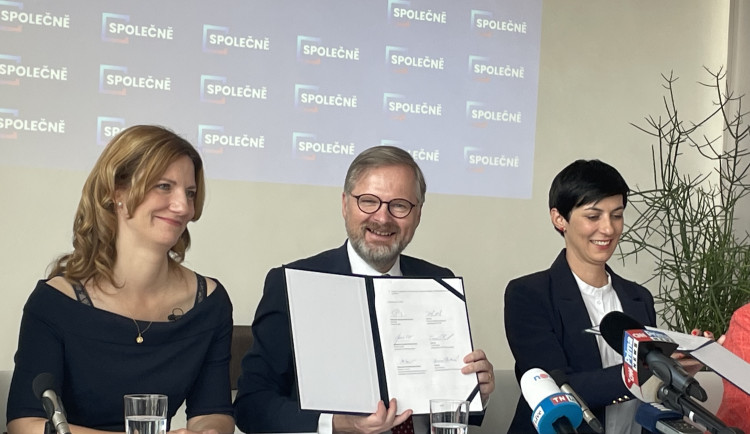 Zleva: Markéta Vaňková, Petr Fiala a Markéta Pekarová Adamová