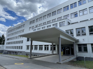 Po šedesáti letech prokoukla brněnská psychiatrie. Pacienti mají zahradu i pokoje podvou