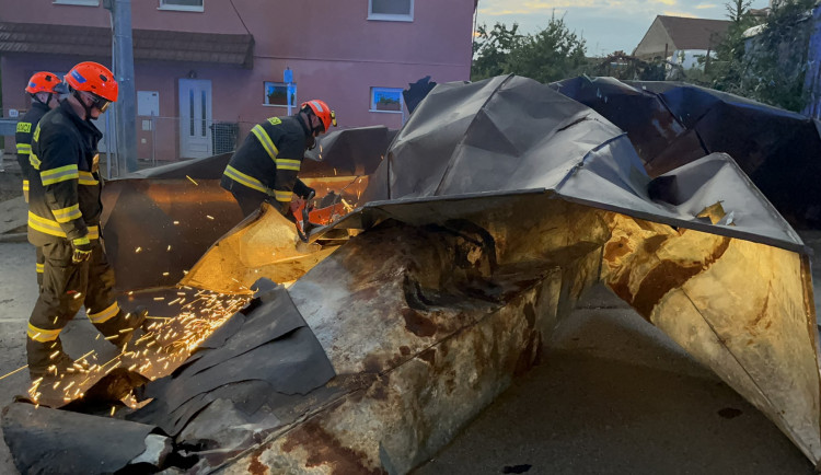 DD4C8F57-DB1A-4E8D-B64C-AC4C1862BD2B