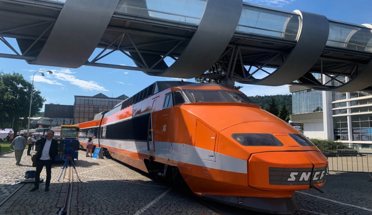 Brno obdivuje čtyřicet let starý vlak z Francie, který přijel z Německa