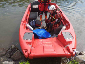 Záchranná akce v Brně. Rybář vytáhl z přehrady vyčerpanou srnku