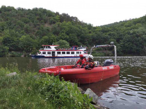 Záchranná akce v Brně. Rybář vytáhl z přehrady vyčerpanou srnku