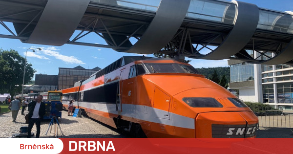 Brno admire un train de quarante ans en provenance de France en provenance d’Allemagne |  Transport |  Nouvelles |  Potins de Brno