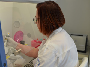 Ženy s rakovinou prsu se mohou vyhnout chemoterapii. Pomůže test v Brně