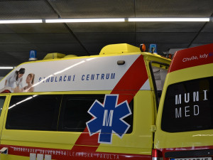 Studenti v Brně mají nemocnici bez pacientů. Učí se na simulátorech