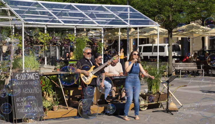 Mária Bikárová a kapela New4