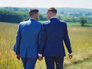 K uzákonění manželství pro homosexuály se vláda postaví možná neutrálně