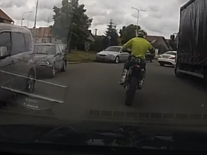 Policisté na jižní Moravě honili motorkáře. Připravili na něj lest