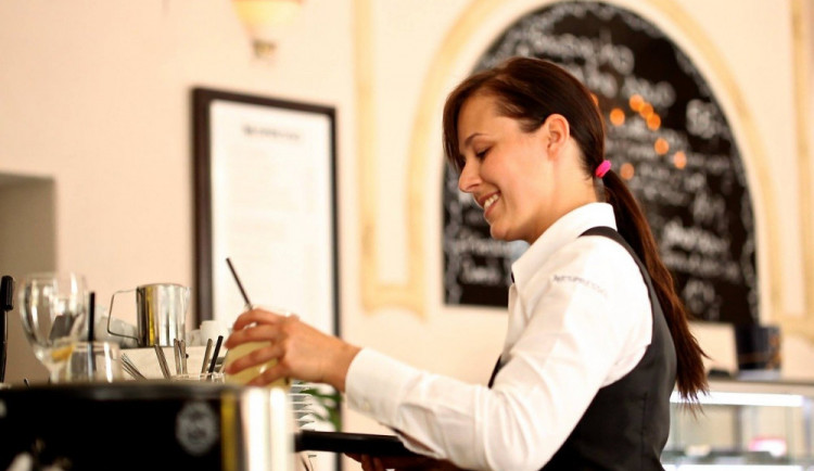 Brigádníci dostanou letos za práci více peněz. Studentům ale konkurují i třicátníci