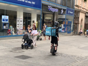 Brno nechce cyklisty v České ulici. Kolaři trasou i přes zákaz stále jezdí