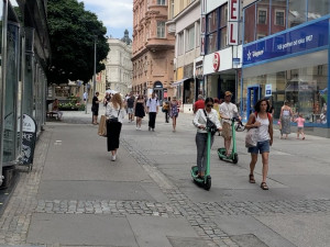 Brno nechce cyklisty v České ulici. Kolaři trasou i přes zákaz stále jezdí