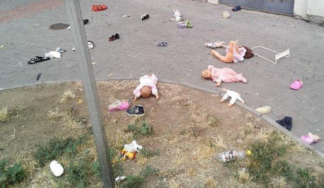 Brněnský příběh hraček. Na chodník pršely boty i panenky