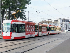Lidé v Brně se zchladí v MHD. Dopravní podnik zvýšil počet klimatizovaných vozů