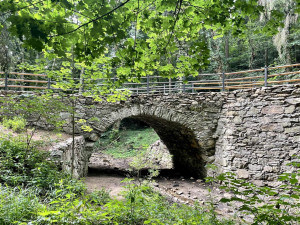 U Znojma opravili unikátní kamenný most ze 17. století