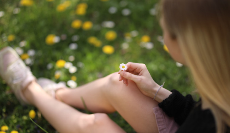 Fenomén odloženého rodičovství: Teď ještě nechci dítě. Jak ale zajistit, aby to v budoucnu nebyl problém?