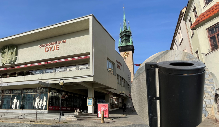 Lidé a turisté ve Znojmě nahází lidé více odpadků do košů