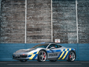Ve Ferrari se proháněli kriminálníci, teď bude sloužit policistům