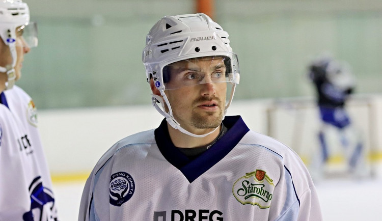 Jakub Flek na prvním tréninku Komety na ledě