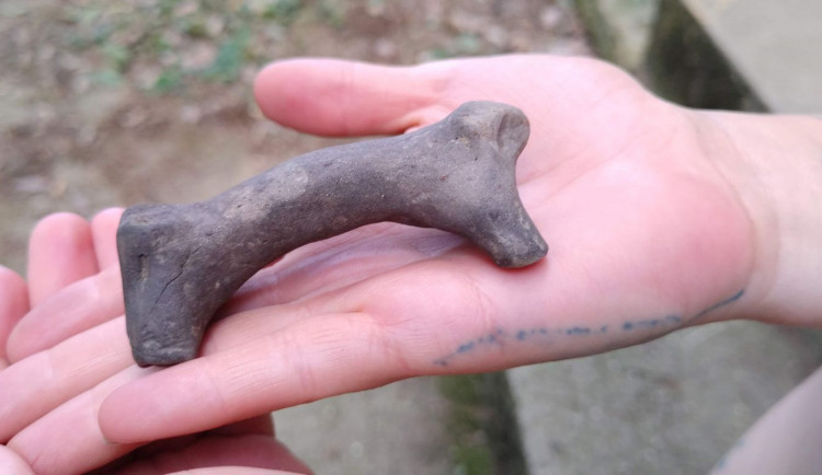 Archeologové na jižní Moravě objevili neolitickou sošku berana bez varlat. Symbolizuje plodnost