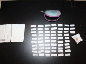 Mladá žena z brněnského Cejlu vytřepala z podprsenky heroin