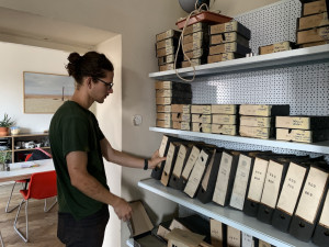 Fotograf z Brna našel u popelnic rozsáhlý fotoarchiv Zbrojovky. Snímky čeká po letech záchrana