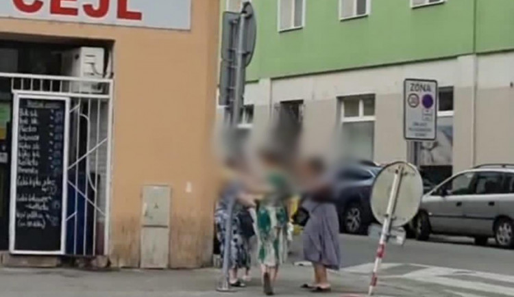 Mladá žena z brněnského Cejlu měla napěchovanou podprsenku heroinem