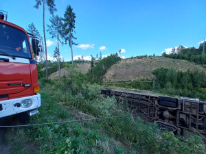 Na jižní Moravě se převrátil autobus, tři lidé se zranili