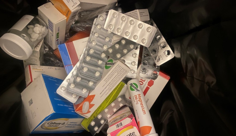 Prošlé léky do popelnice nepatří, varují odborníci