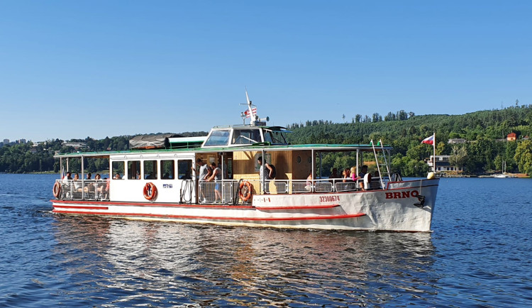 Na hladinu Brněnské přehrady se po roce vrací Úderník