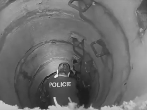 V Brně vytáhli ze studny pořezaného muže, který se chtěl oběsit