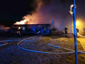 Ve Vyškově vzplanul autobus, lidi nemůžou do zoo ani k dinosaurům