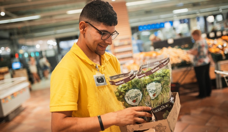 Děti z dětských domovů mohou mít problém najít si brigádu. Honzovi pomohl v Brně Nadační fond Albert