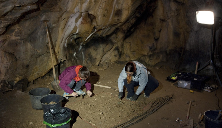 V jeskyni na jižní Moravě se padělaly peníze, zjistili archeologové