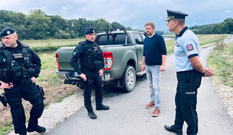 Cvičení policistů a návštěva Víta Rakušana (STAN)