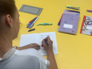 Cena papíru roste. Školní sešity jsou letos dražší, přiznávají v Brně