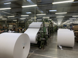 Cena papíru roste. Školní sešity jsou letos dražší, přiznávají v Brně