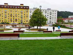 Blansko dokončilo opravu náměstí. Lidi čeká nové parkoviště i mlžítko