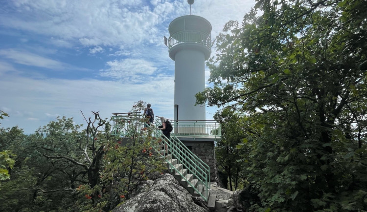 Rozhledna Babí lom je po roce opět otevřená. Očekává nápor turistů