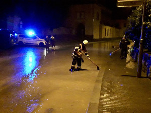 Bouřky na jihu Moravy komplikovaly dopravu. V centru Brna plavala auta. Foto: HZS JMK