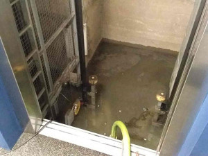 Bouřky na jihu Moravy komplikovaly dopravu. V centru Brna plavala auta. Foto: HZS JMK