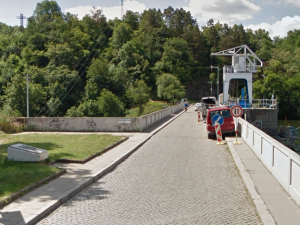 Do Brněnské přehrady chtěl skočit muž, aby se zabil. Překazili mu to policisté