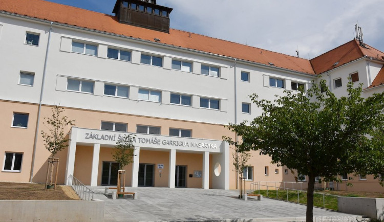 V Blansku skončila oprava školy. Děti dostaly novou jídelnu i šatny