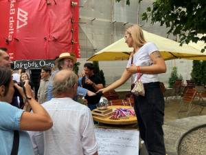 Bolek Polívka cvrnkl v Brně kuličkami a zahájil divadelní sezonu