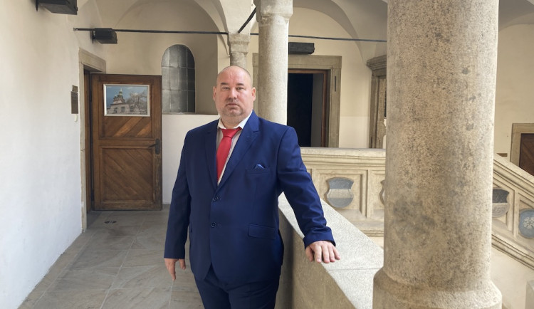 Čerstvý kandidát na prezidenta chce nakrmit republiku