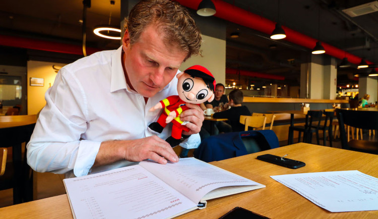 Březinová, Batěk, Vaňková i France si zazpívají při vinobraní pro Kryštůfka