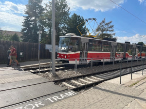 Brněnský šalinář smetl lidi na zastávce. Nebrzdil, připouští dopravce